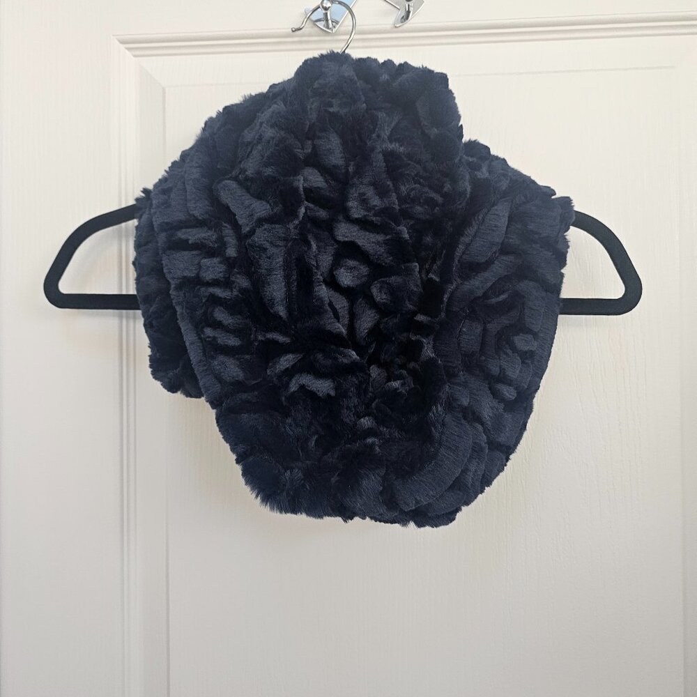 Textured infinity scarf